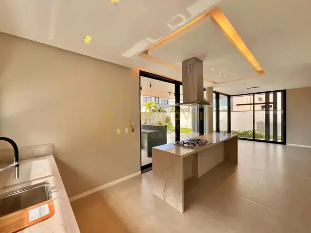 Imagem 15: Jacuhy: Casa Incrível com Piscina, Churrasqueira e Muito Espaço para Sua Família!