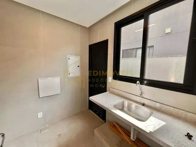 Imagem 8: Jacuhy: Casa Incrível com Piscina, Churrasqueira e Muito Espaço para Sua Família!
