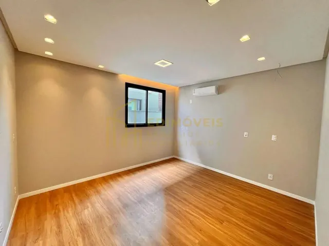Imagem 16: Jacuhy: Casa Incrível com Piscina, Churrasqueira e Muito Espaço para Sua Família!