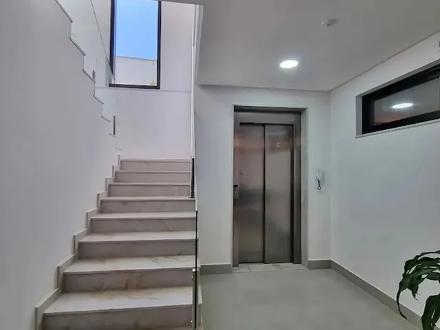 Imagem 2: Casa com 4 Quartos no Condomínio Alphaville Espera