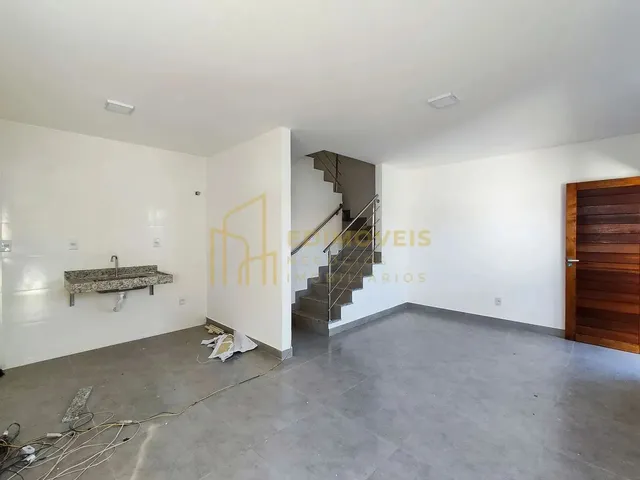 Imagem 4: Oportunidade Única: Casa Duplex com 2 Suítes no São Francisco Pronta para Morar!