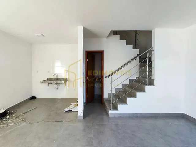 Imagem 3: Oportunidade Única: Casa Duplex com 2 Suítes no São Francisco Pronta para Morar!