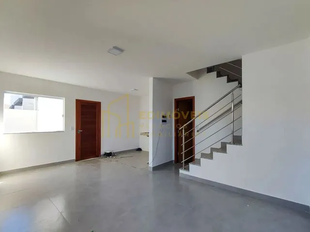 Imagem 12: Oportunidade Única: Casa Duplex com 2 Suítes no São Francisco Pronta para Morar!