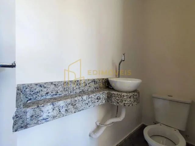 Imagem 9: Oportunidade Única: Casa Duplex com 2 Suítes no São Francisco Pronta para Morar!