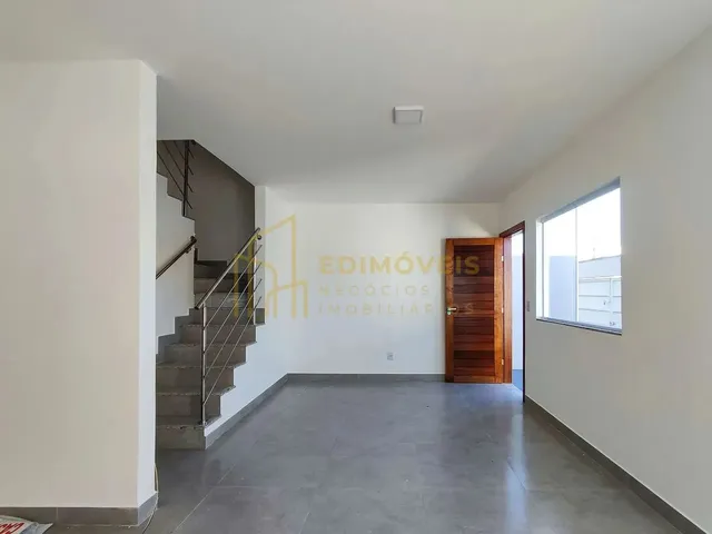 Imagem 10: Oportunidade Única: Casa Duplex com 2 Suítes no São Francisco Pronta para Morar!