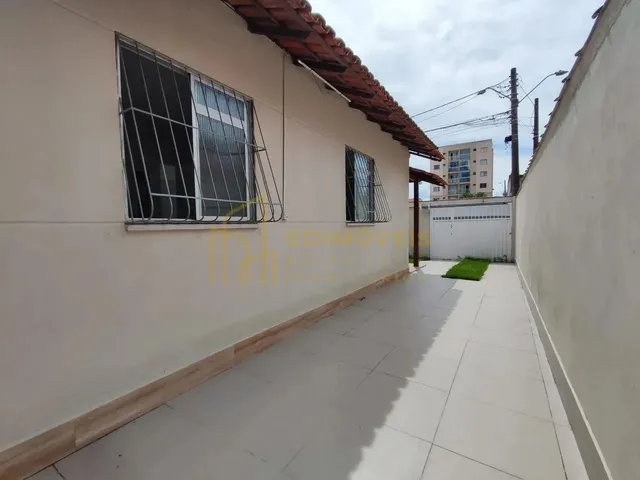 Imagem 3: Oportunidade Única: Casa Reformada em Morada de Laranjeiras com Quintal e Escritório!