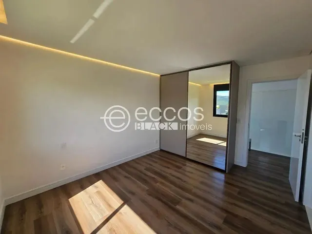 Imagem 13: Casa em Condomínio À Venda, 4 Quartos, 4 Suítes, 4 Vagas, Alphaville Lagoa Dos