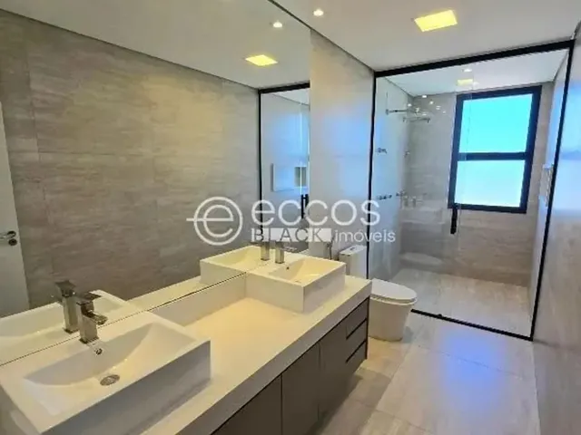 Imagem 2: Casa em Condomínio À Venda, 4 Quartos, 4 Suítes, 4 Vagas, Alphaville Lagoa Dos