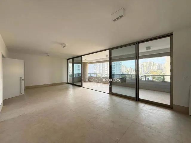 Imagem: Apartamento com 4 Dormitórios, 208 M²