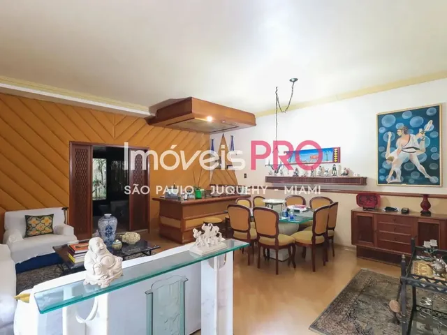 Imagem: A casa possui 4 Dormitórios, 1 Suíte, 4 Banheiros, 4
