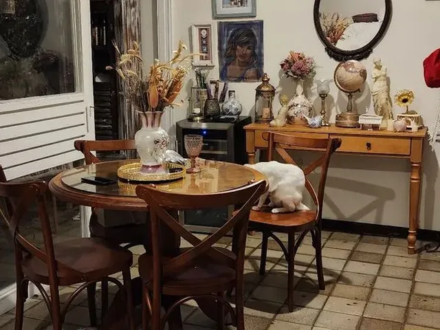 Imagem: O quarto possui 1 Vaga na garagem, Imóvel mobiliado e