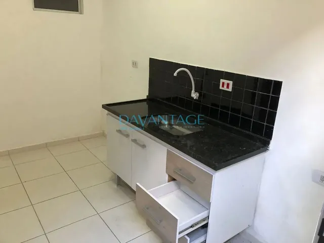 Imagem 2: Apartamento Térreo, com Área, 2 Dormitórios, Casa de Vila Bem Localizado na Vila