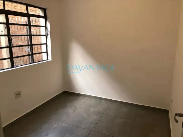 Imagem 12: Apartamento Térreo, com Área, 2 Dormitórios, Casa de Vila Bem Localizado na Vila