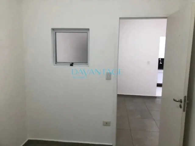 Imagem 16: Apartamento Térreo, com Área, 2 Dormitórios, Casa de Vila Bem Localizado na Vila