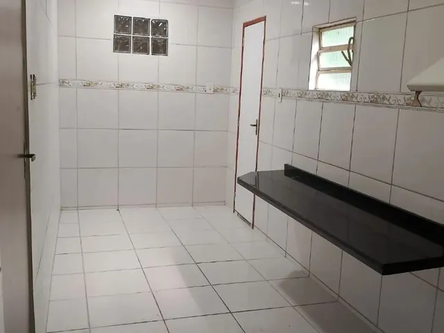 Imagem 10: Aluga-Se Casa. Varanda, 2 Banheirose2 Dormitórios