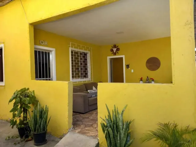 Imagem: A casa possui 2 Dormitórios, 1 Suíte, 3 Banheiros, 4