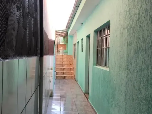 Imagem: A casa possui 2 Dormitórios, 1 Banheiro, 1 Vaga na