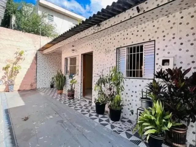Imagem: A casa possui 2 Dormitórios, 2 Banheiros, 1 Vaga na