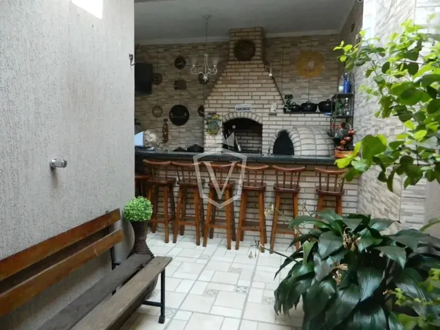 Imagem: A casa possui 2 Dormitórios, 2 Banheiros, 2 Vagas na