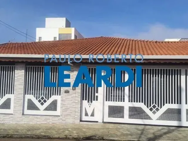 Imagem: A casa possui 3 Dormitórios, 1 Suíte, 3 Banheiros, 3