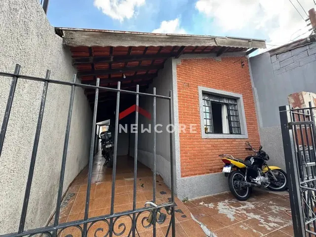 Imagem: A casa possui 2 Dormitórios, 2 Banheiros, 1 Vaga na