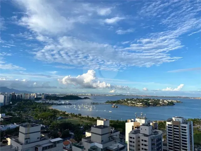Imagem 4: Apartamento com 3 Quartos À Venda em Enseada do Suá - Es