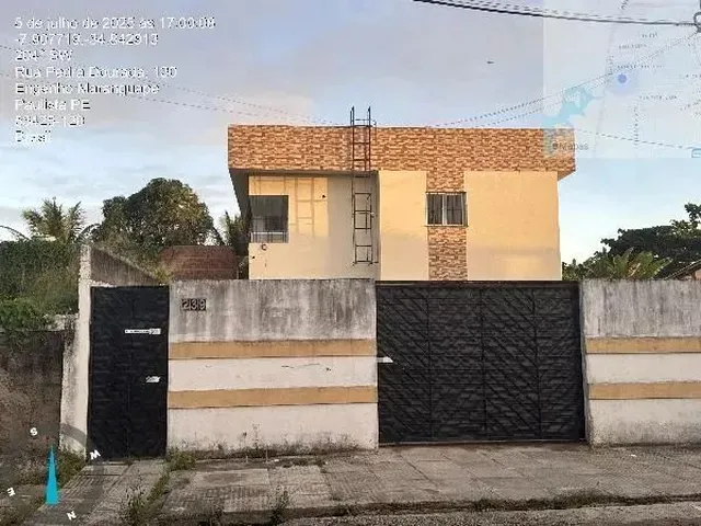 Imagem: A casa possui 3 Dormitórios, 1 Banheiro, 1 Vaga na