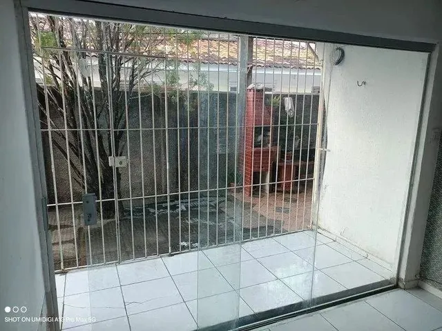 Imagem: A casa possui 2 Dormitórios, 1 Banheiro, 1 Vaga na