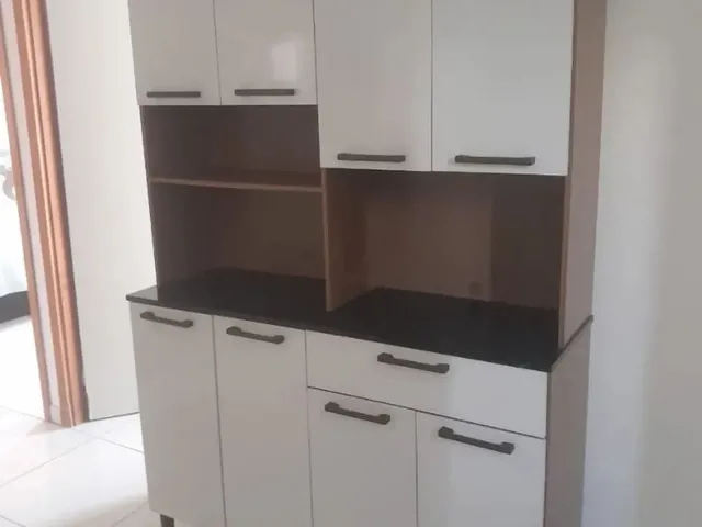 Imagem: O apartamento possui 2 Dormitórios, 1 Banheiro, 2 Vagas na