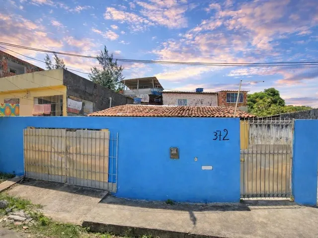 Imagem: A casa possui 2 Dormitórios, 1 Banheiro, 2 Vagas na