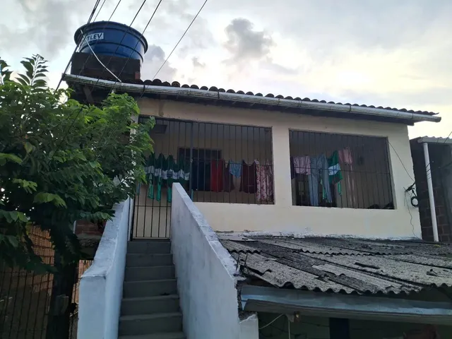 Imagem: A casa possui 2 Dormitórios, 1 Banheiro e está localizado