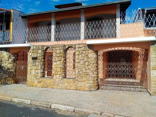 Imagem: A casa possui 3 Dormitórios, 1 Suíte, 4 Banheiros, 2