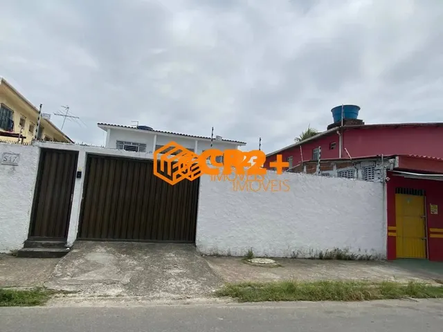 Imagem: A casa possui 4 Dormitórios, 1 Suíte, 3 Banheiros, 5