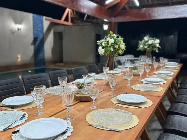 Imagem: A casa possui 2 Dormitórios, 4 Banheiros, Acomodam 60