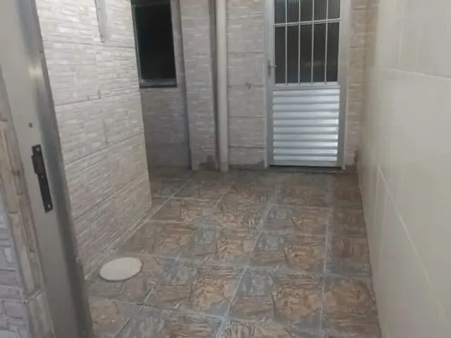 Imagem: Casa Fundos em Marechal Hermes