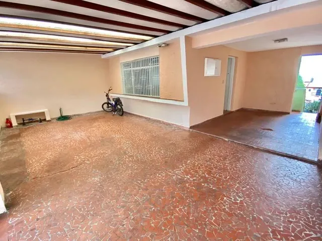 Imagem: A casa possui 3 Dormitórios, 1 Banheiro, 1 Vaga na