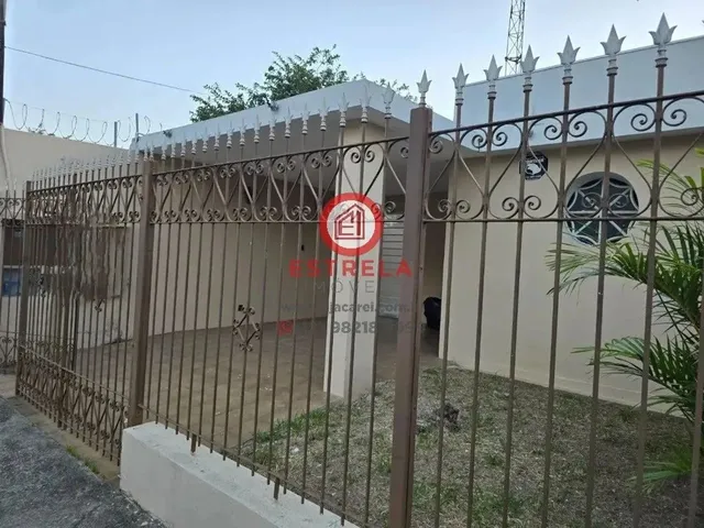 Imagem: A casa possui 3 Dormitórios, 1 Suíte, 1 Banheiro, 1 Vaga
