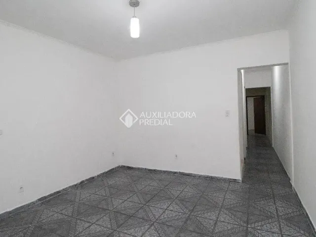 Imagem: A casa possui 3 Dormitórios, 2 Banheiros, 1 Vaga na