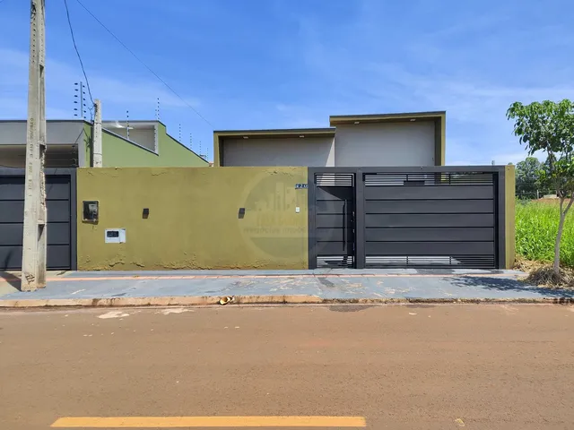 Imagem: A casa possui 2 Dormitórios, 1 Suíte, 2 Banheiros, 2