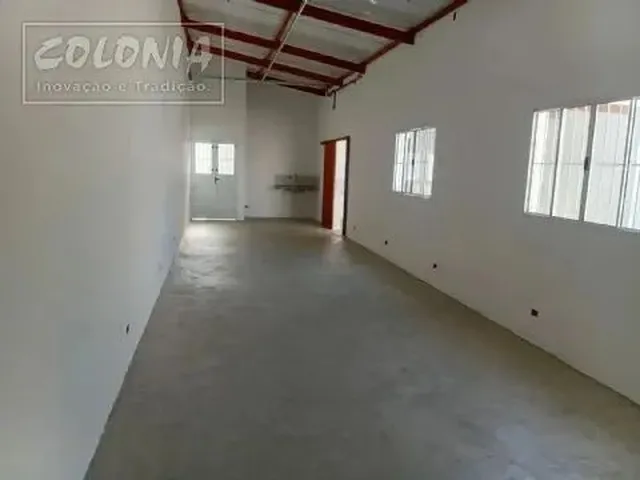 Imagem: A casa possui 3 Dormitórios, 3 Banheiros, 3 Vagas na