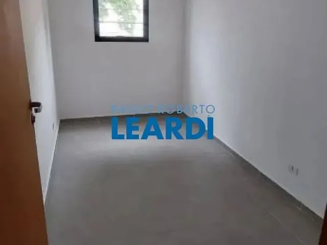 Imagem: A casa possui 4 Dormitórios, 2 Banheiros, 100m² de Área
