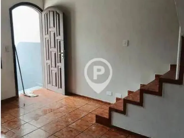 Imagem: A casa possui 4 Dormitórios, 2 Banheiros, 2 Vagas na