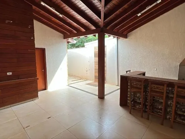 Imagem 3: Casa Térrea Rica em Armários