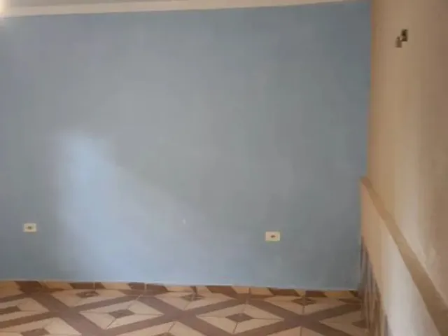 Imagem: A casa possui 1 Dormitório, 1 Banheiro, 1 Vaga na garagem,