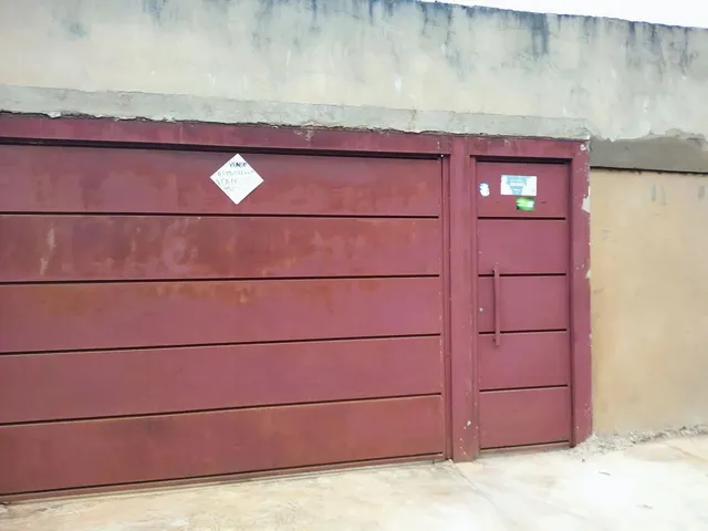 Imagem: A casa possui 1 Dormitório, 1 Banheiro, 2 Vagas na