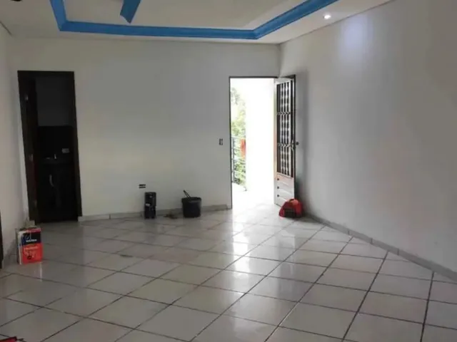 Imagem: A casa possui 1 Dormitório, 1 Banheiro, 1 Vaga na garagem,