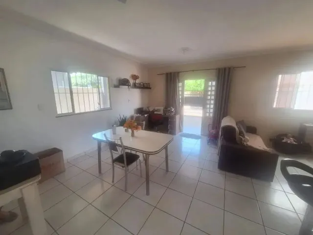 Imagem 4: Sobrado para Venda Possui 286 Metros Quadrados com 5 Quartos em Coopharádio - Campo