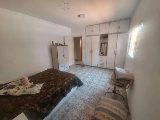Imagem 8: Sobrado para Venda Possui 286 Metros Quadrados com 5 Quartos em Coopharádio - Campo