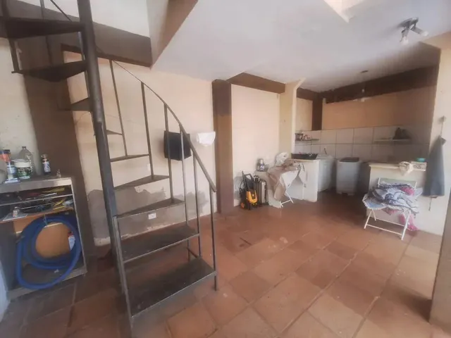 Imagem 11: Sobrado para Venda Possui 286 Metros Quadrados com 5 Quartos em Coopharádio - Campo