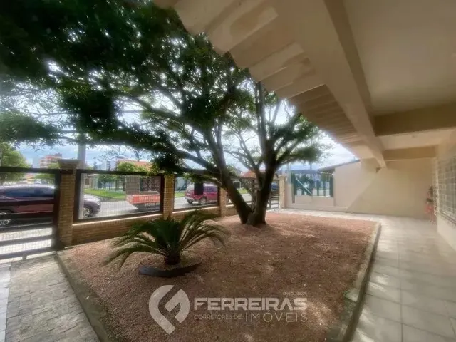 Imagem 3: Casa Ampla no Centro com 3 Dormitórios e Espaço Gourmet